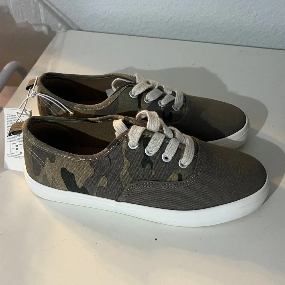 New Old Navy Kids Boys Girls Camouflage Camo Canvas Shoes Size 3 NWT